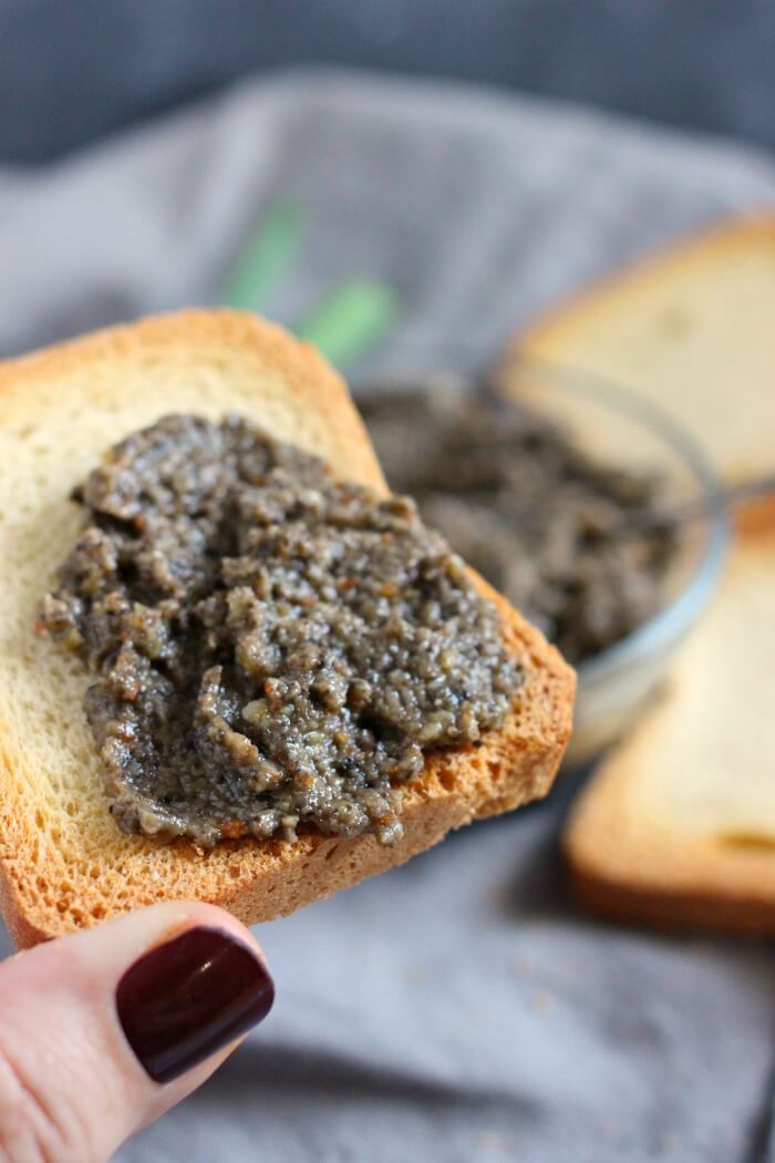 HOW TO MAKE OLIVE TAPENADE