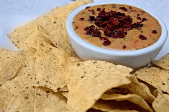 Bacon Salsa con Queso {Bacon Salsa Cheese Dip}