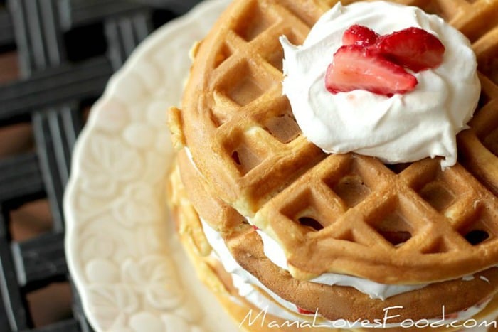 WAFFLES WITH STRAWBERRIES AND CREAM
