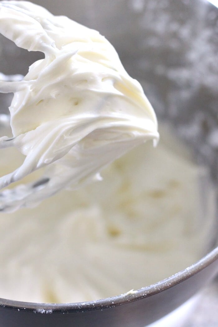 HOW TO MAKE CREAM CHEESE FROSTING