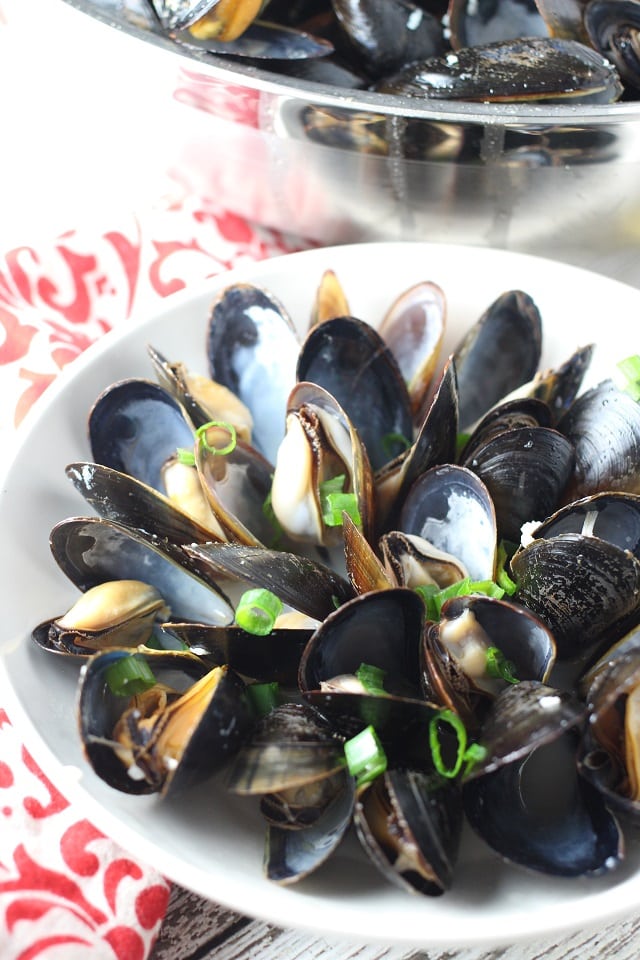 Lemon Garlic Steamed Mussels Recipe