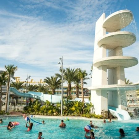 5 Reasons Cabana Bay Beach Resort is the Perfect Family Hotel