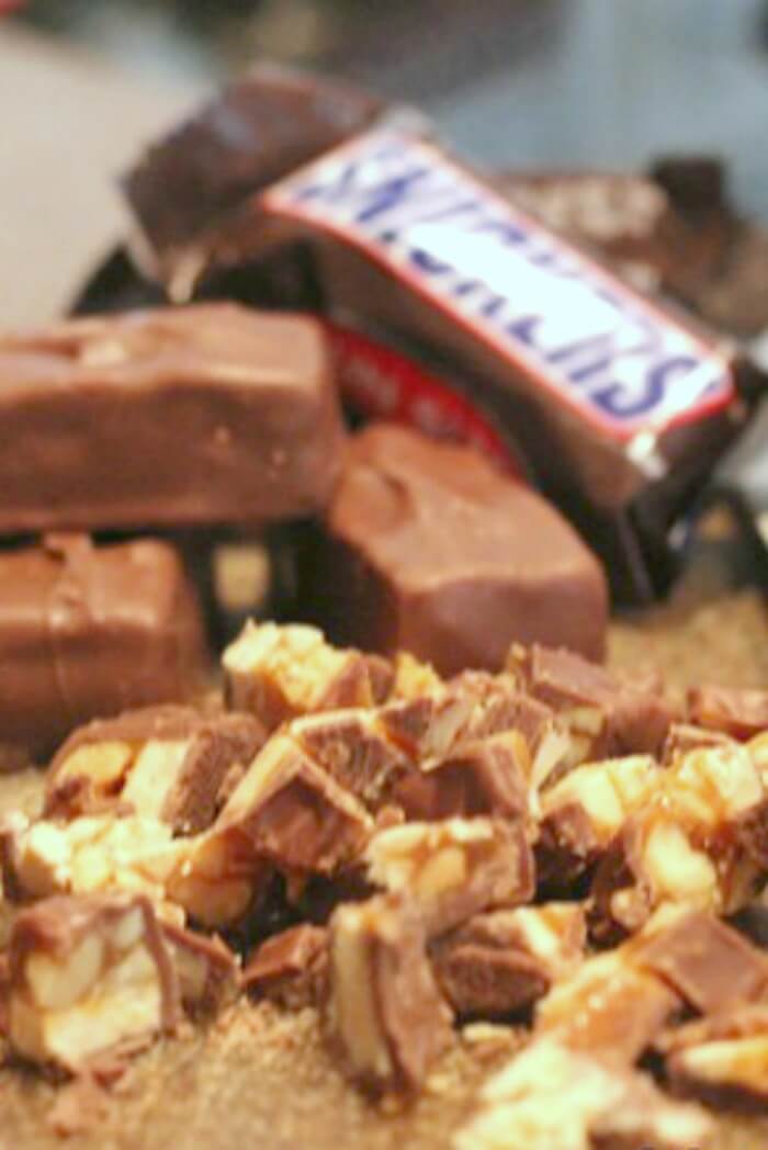 CHOPPED SNICKERS FOR SNICKERS BROWNIES