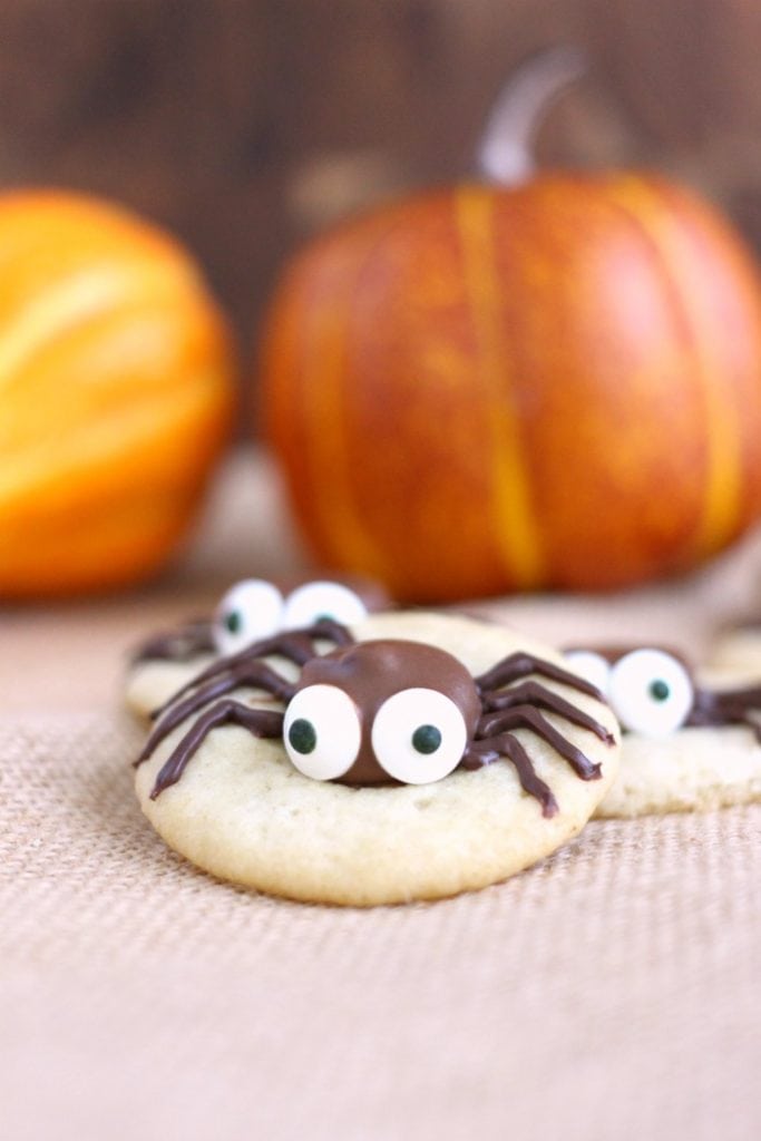 Halloween Sugar Cookie & Caramel Spider Cookies! - Mama Loves Food