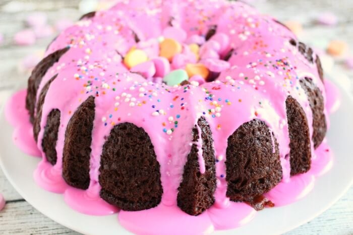 VALENTINES CAKE WITH CANDY HEARTS