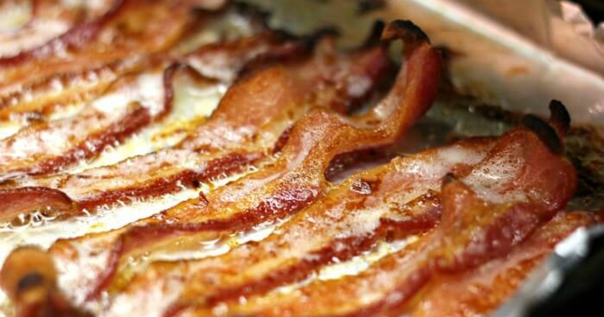 https://www.mamalovesfood.com/wp-content/uploads/2018/04/BACON-IN-THE-OVEN-fb.jpg