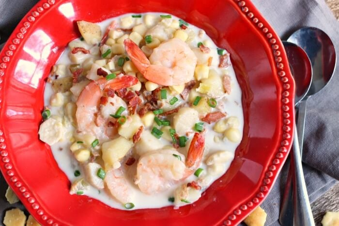 CHOWDER WITH SEAFOOD