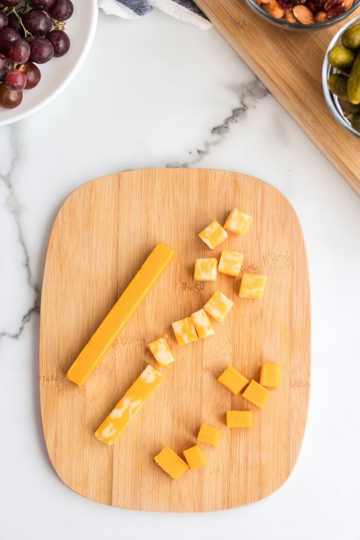 CHEESE BOARD WITH CHEESE STICKS