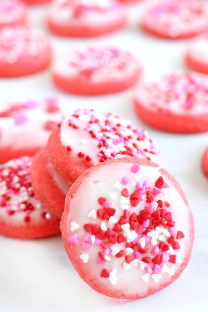 HOW TO MAKE VALENTINE COOKIES