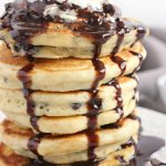 EASY CHOCOLATE CHIP PANCAKES