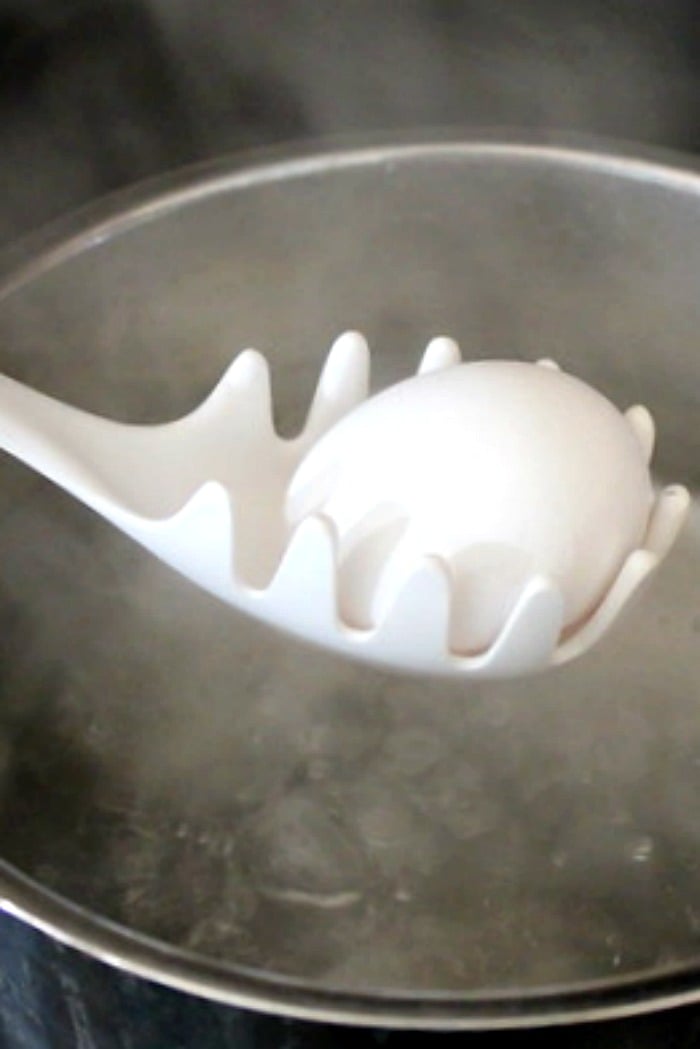 HOW TO HARD BOIL AN EGG