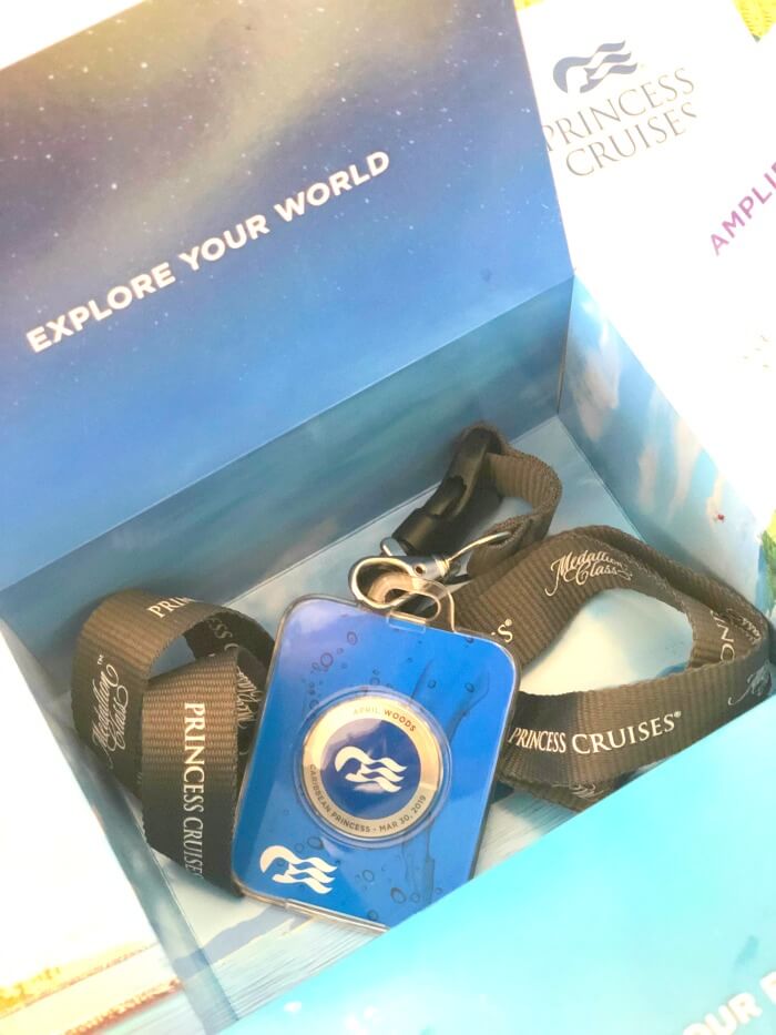 WIFI CONNECTED MEDALLIONS IN LANYARD FOR CRUISE