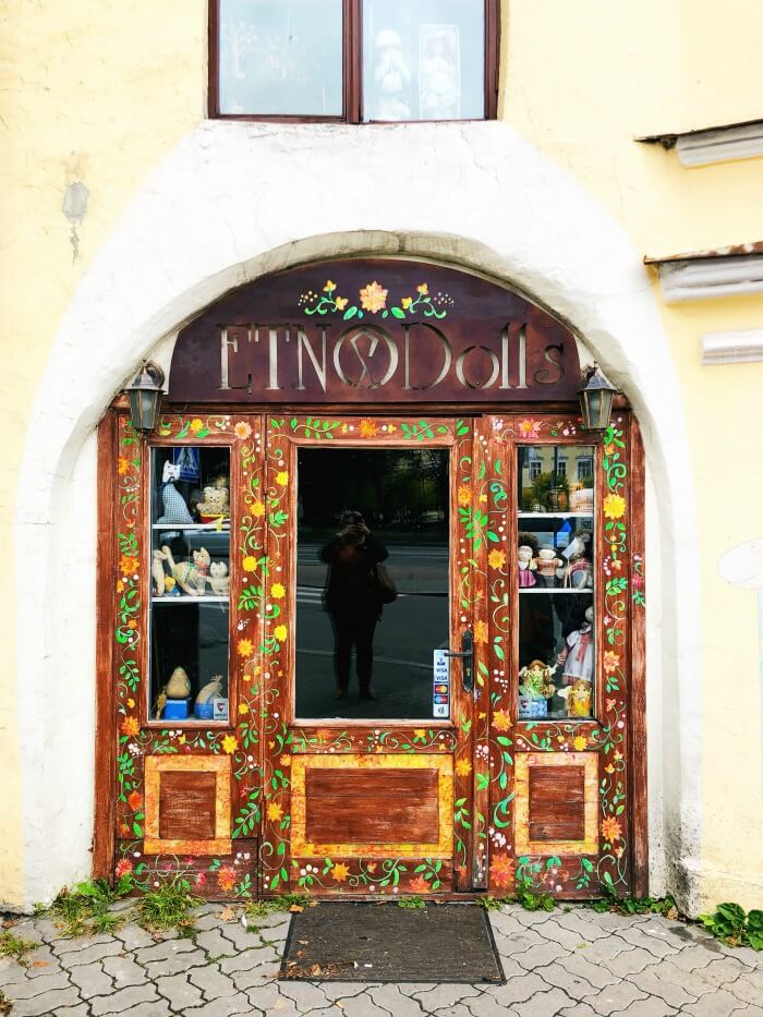 BEAUTIFUL DOORS IN TALLIN ESTONIA