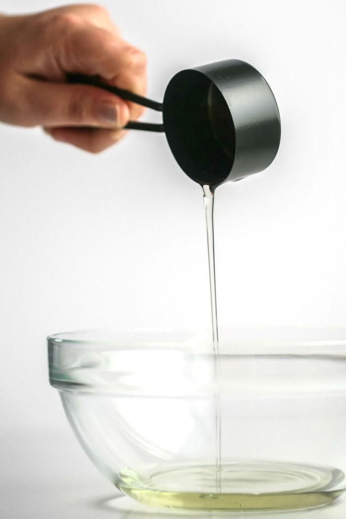 POURING SOYBEAN OIL