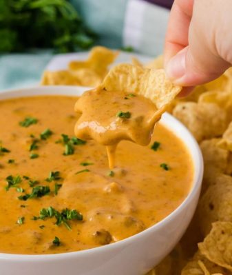 CHILI CHEESE DIP WITH TORTILLA CHIPS