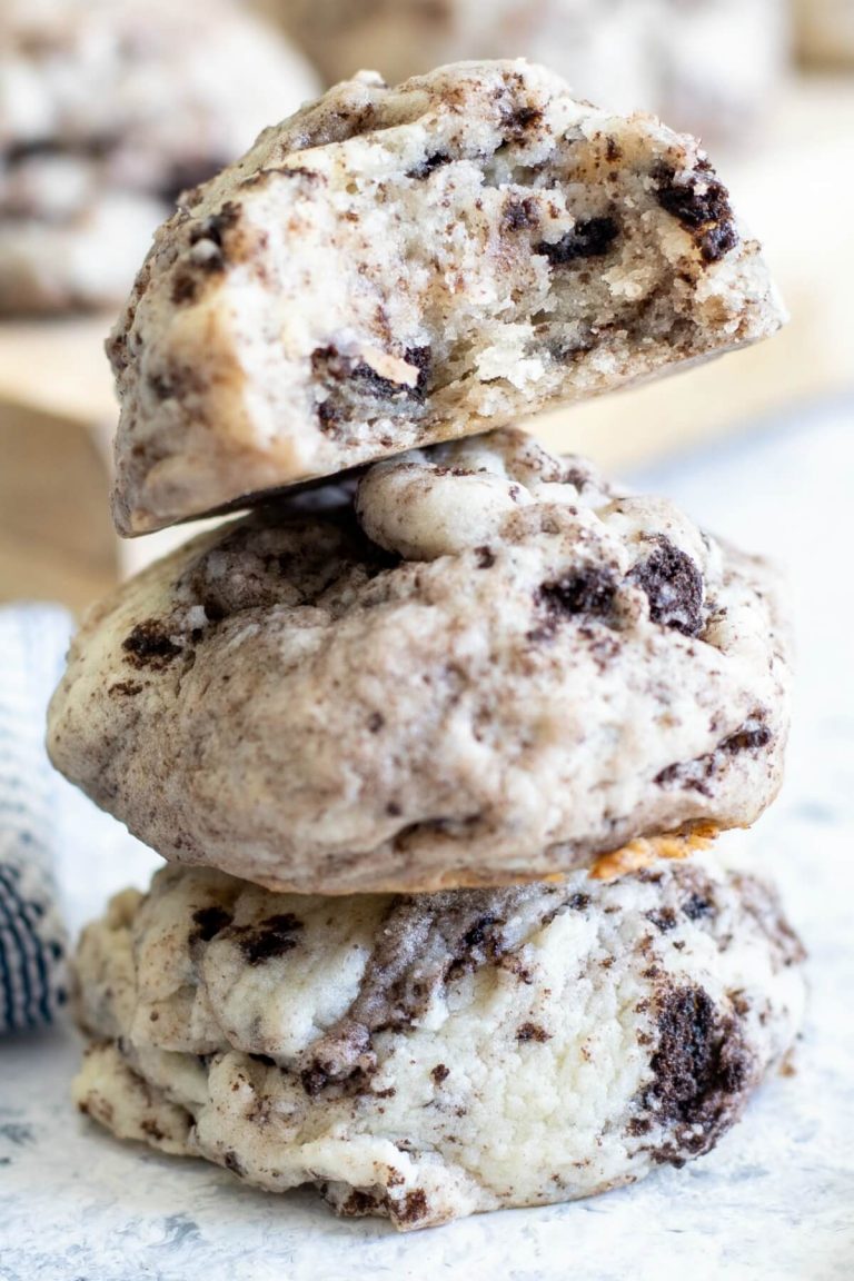 COOKIES AND CREAM COOKIES