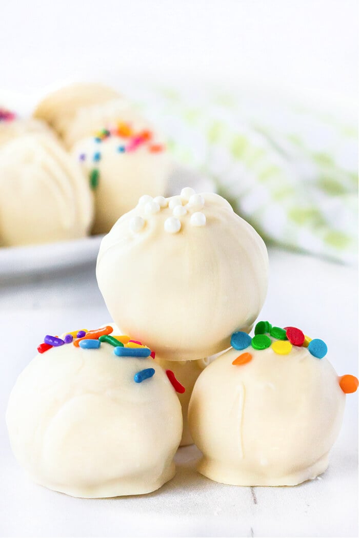 CAKE BALLS WITH CANDY MELTS