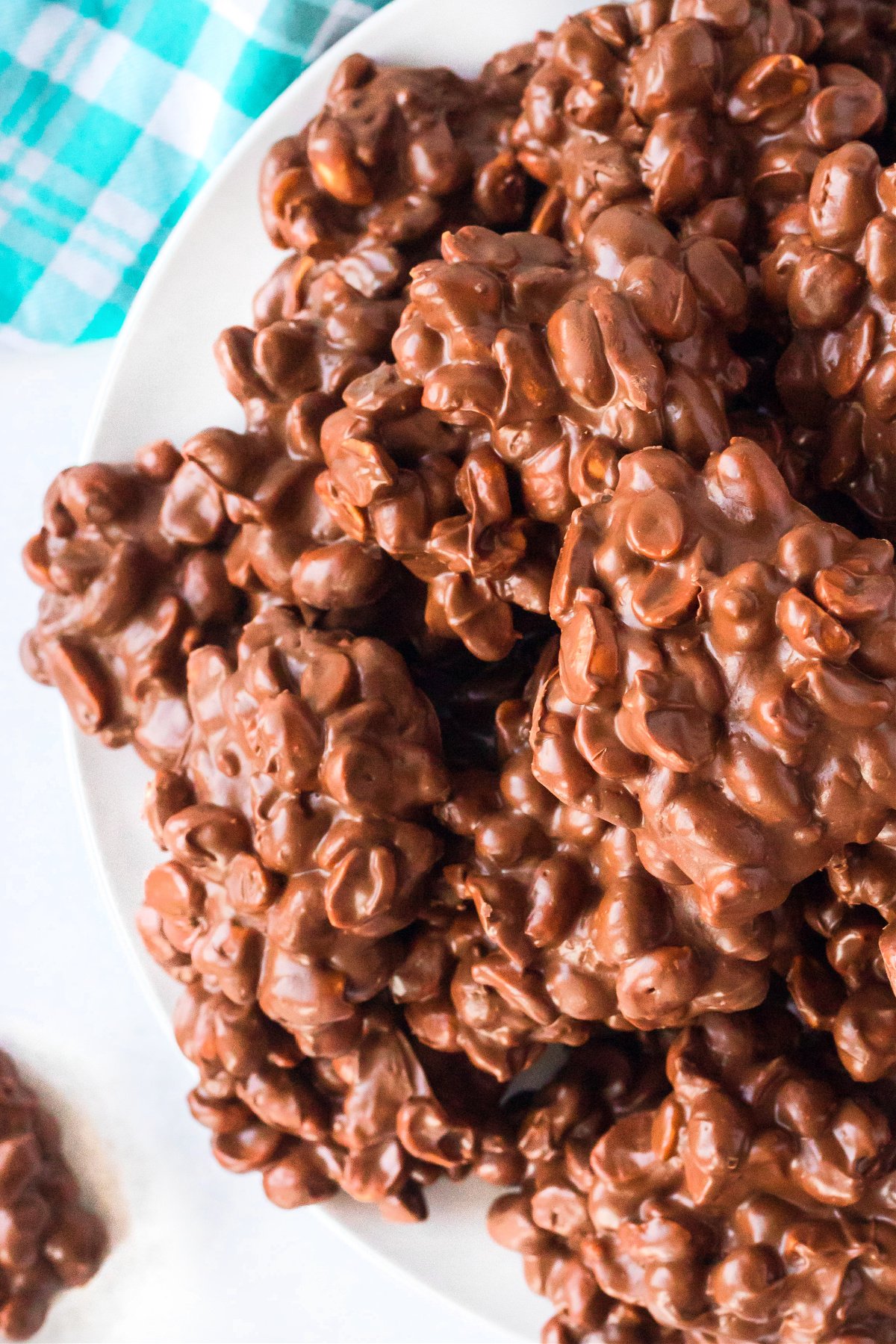 Crockpot Chocolate Peanut Candy Recipe - Easy Dessert Recipes