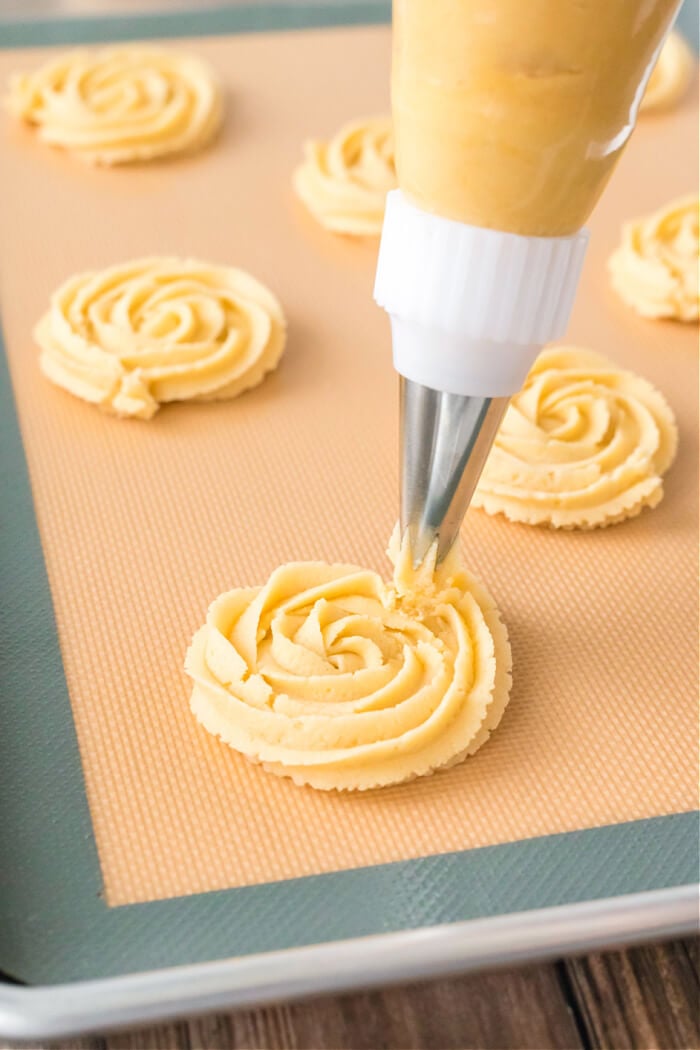 PIPED BUTTER COOKIES