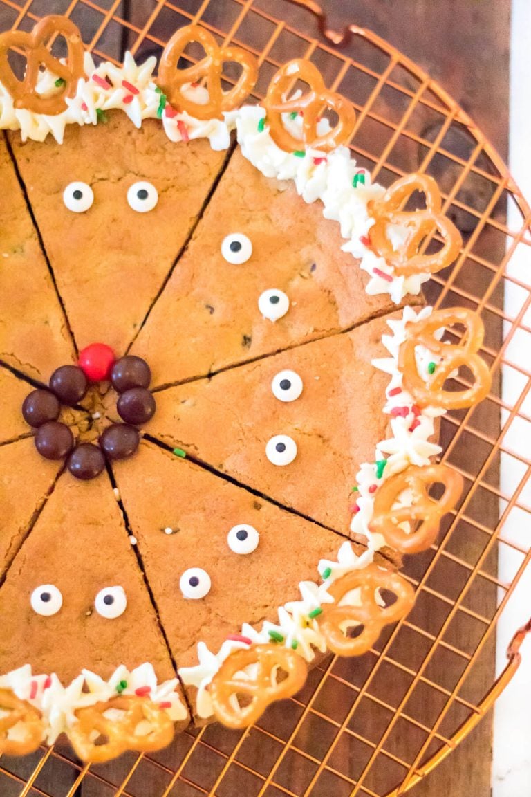 REINDEER COOKIE CAKE