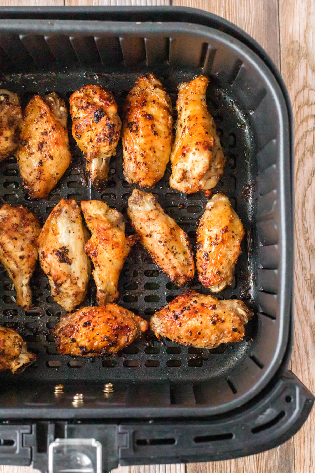 CHICKEN WINGS IN AIR FRYER