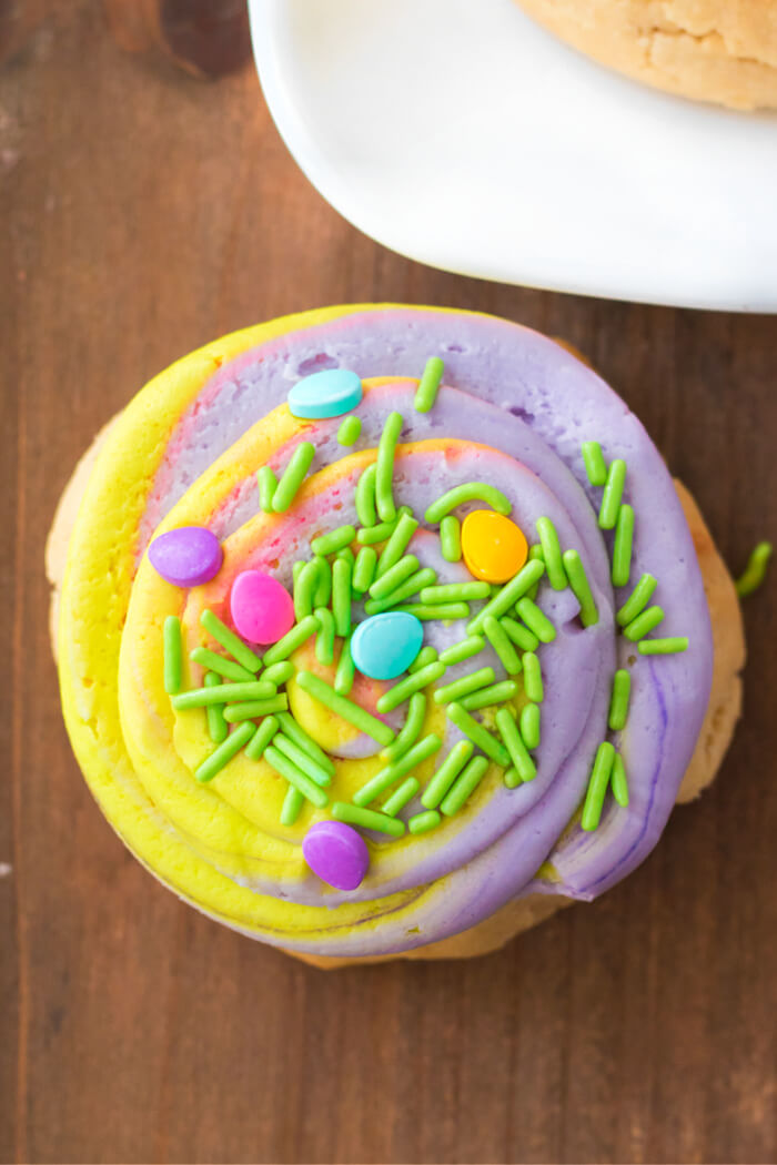 FROSTED EASTER COOKIES WITH SPRINKLES