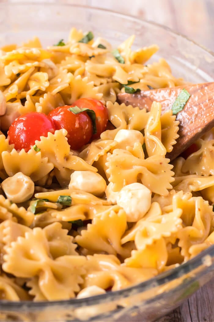 CAPRESE PASTA SALAD WITH TOMATOES AND BASIL