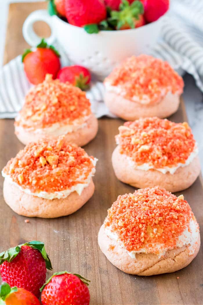 STRAWBERRY CRUNCH COOKIES