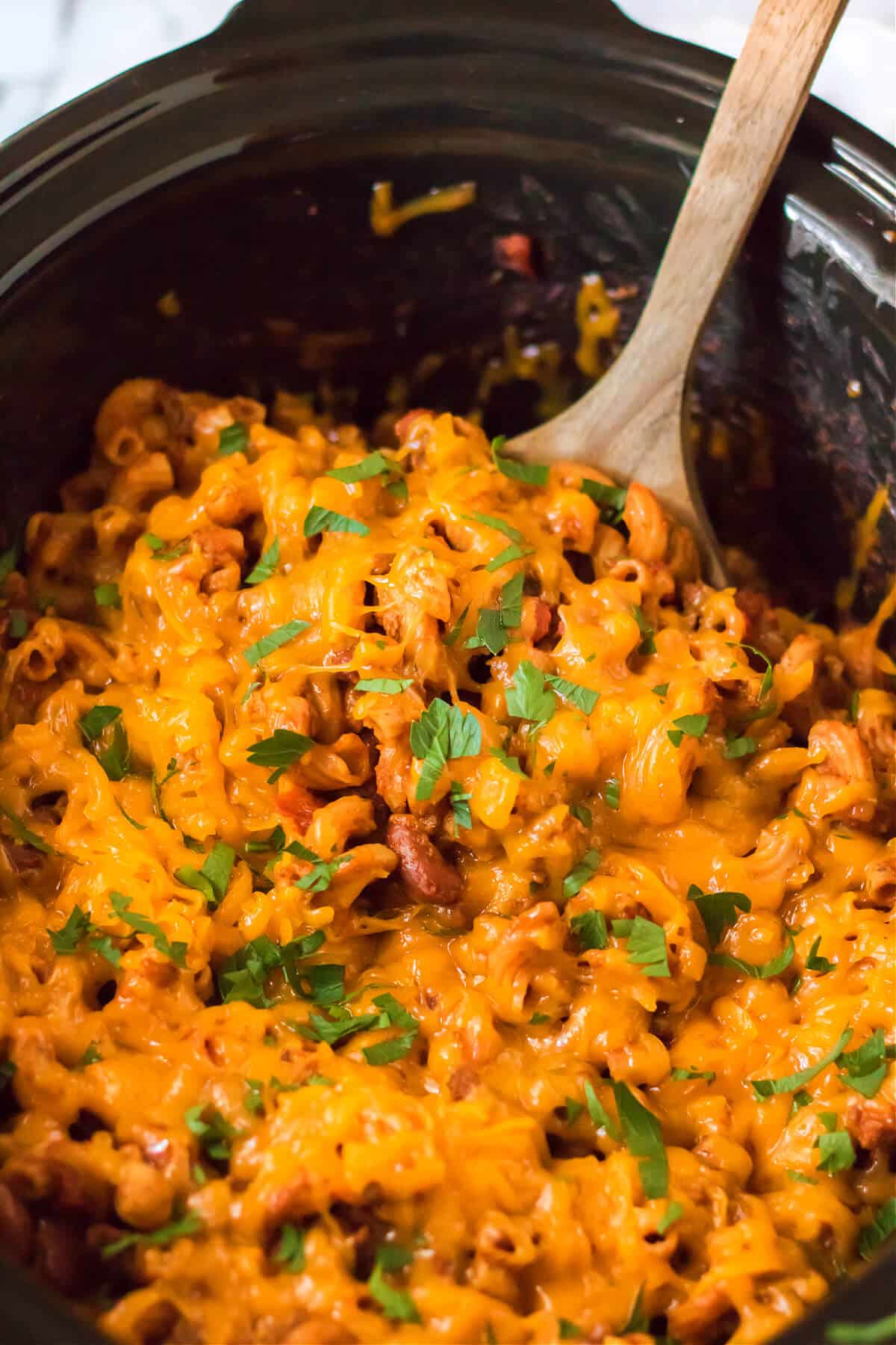 SLOW COOKER CHILI MAC