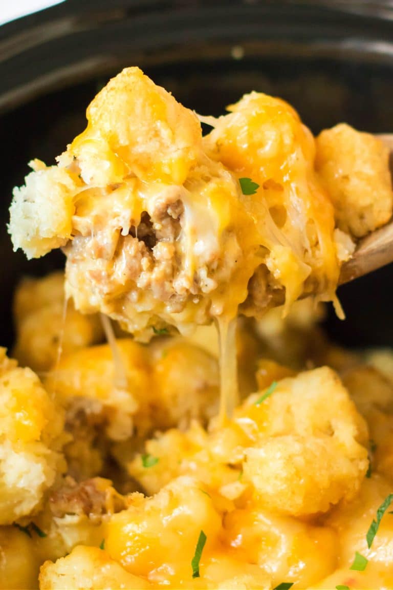 SLOW COOKER BREAKFAST TATER TOT CASSEROLE