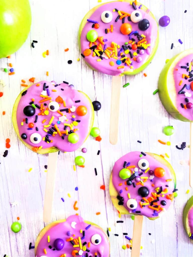 HALLOWEEN CANDY APPLE SLICES