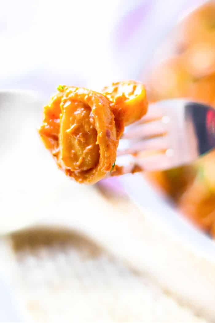 Roasted red pepper tortellini is a favorite dish made with red bell peppers, onion, garlic, and cheese tortellini! CHEESE TORTELLINI WITH ROASTED RED PEPPER SAUCE