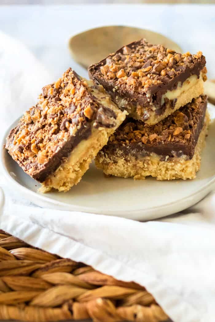 Chocolate toffee bars made with butter, brown sugar, sweetened condensed milk, chocolate chips & toffee are a delicious grab and go treat! CHOCOLATE TOFFEE BARS RECIPE