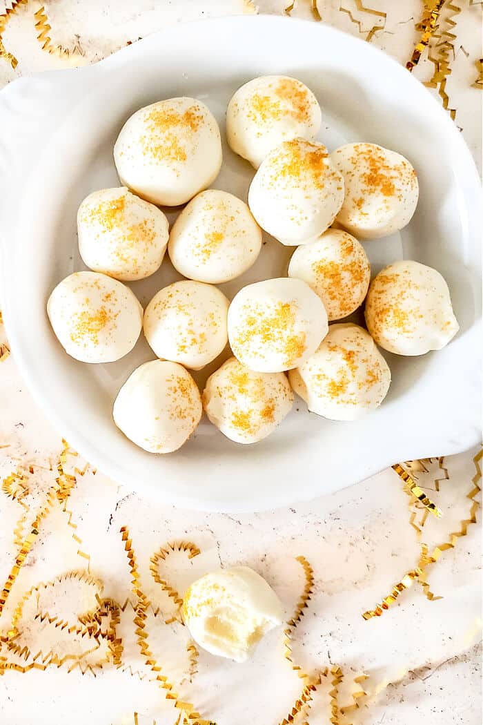 Champagne truffles are a decadent dessert made with white chocolate, cream and champagne topped with gold sprinkles for extra fancy flair! RECIPE FOR CHAMPAGNE TRUFFLES