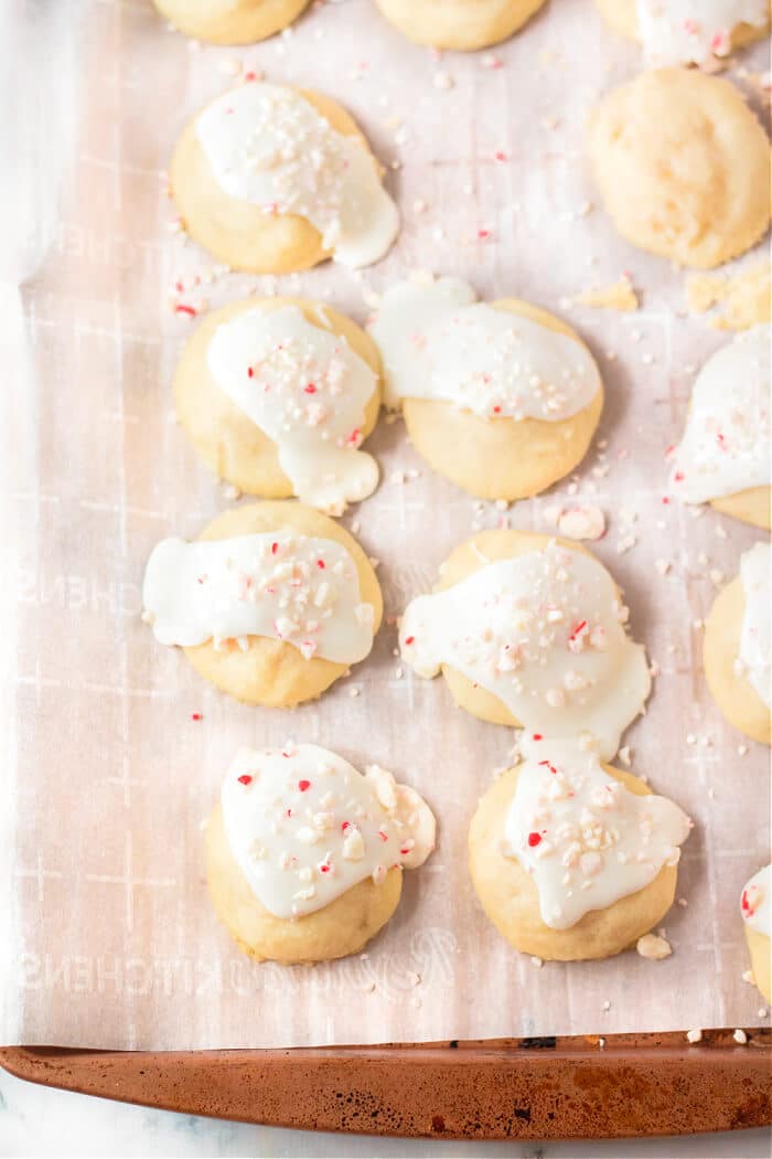 Peppermint meltaways are a melt-in-your-mouth cookie made with butter, powdered sugar & peppermint extract. RECIPE FOR PEPPERMINT MELTAWAYS