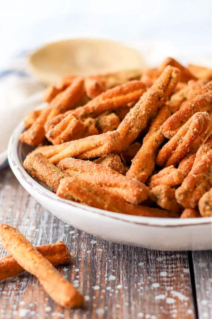 Seasoned pretzels (copycat Dot's Pretzels!) are a zesty snack made with braided pretzels, ranch, lemon pepper, salt, garlic salt, & cayenne. RECIPE SEASONED PRETZELS