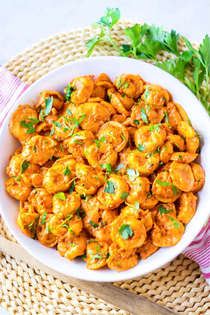 Roasted red pepper tortellini is a favorite dish made with red bell peppers, onion, garlic, and cheese tortellini! TORTELLINI WITH RED PEPPER SAUCE