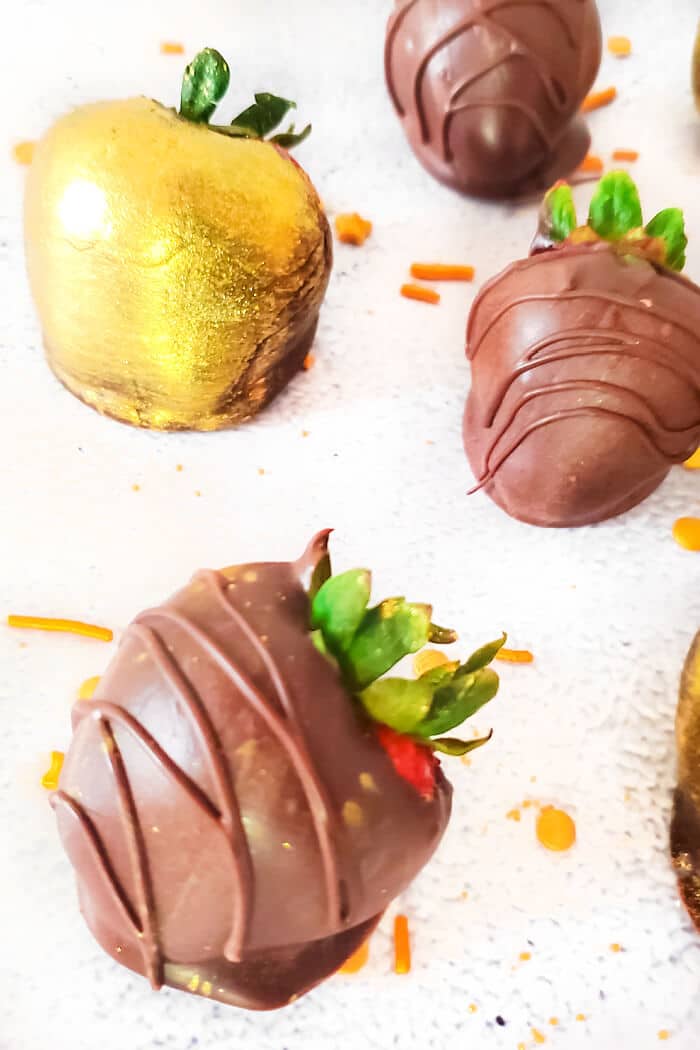 Chocolate covered strawberries are a sweet treat for any occasion and we make these extra special by adding a beautiful touch of gold dust! CHOCOLATE DIPPED STRAWBERRIES