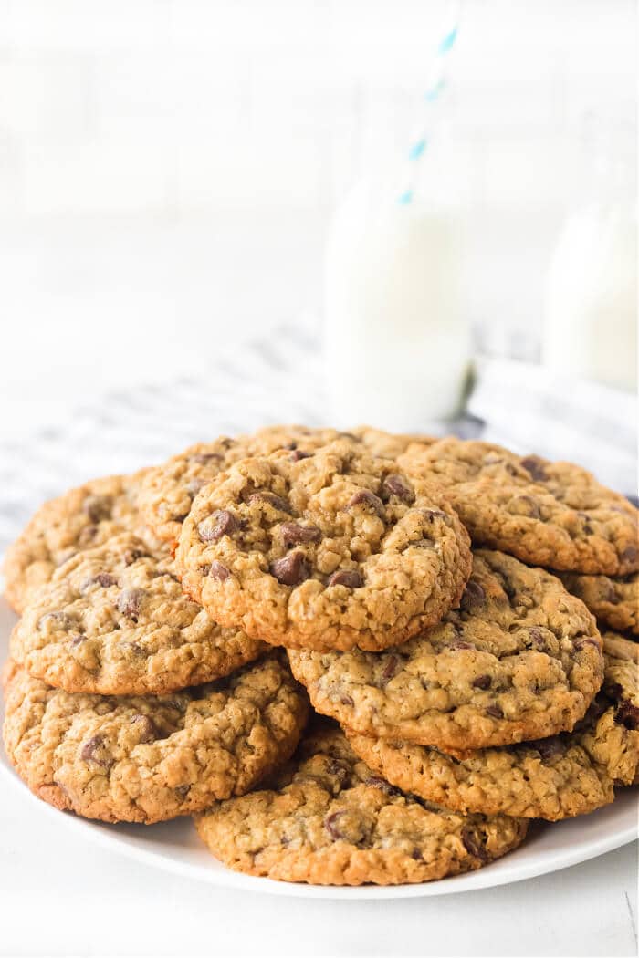 Chocolate chip and oatmeal cookies are wonderfully soft and chewy cookies made with quick oats and milk chocolate chips! CHOCOLATE CHIP AND OATMEAL COOKIE RECIPE