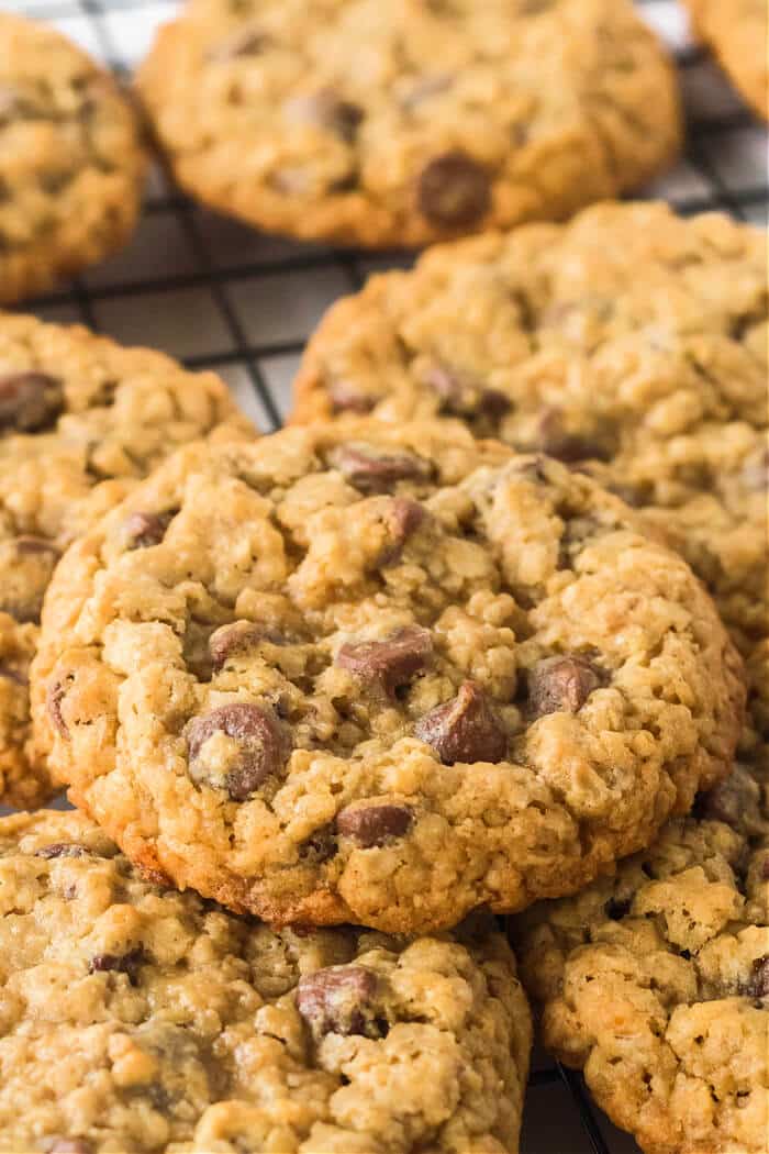Chocolate chip and oatmeal cookies are wonderfully soft and chewy cookies made with quick oats and milk chocolate chips! CHOCOLATE CHIP AND OATMEAL COOKIES