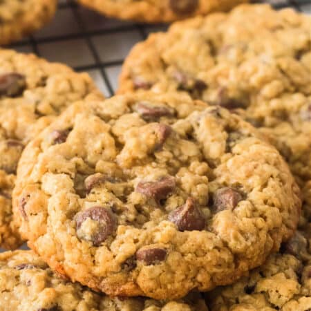 CHOCOLATE CHIP AND OATMEAL COOKIES