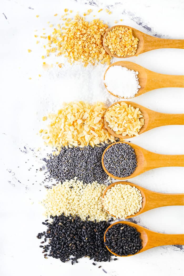 Everything bagel seasoning is a delicious seasoning blend to keep in your pantry for adding flavor to every meal (and snack!) of the day! EVERYTHING BAGEL SEASONING RECIPE