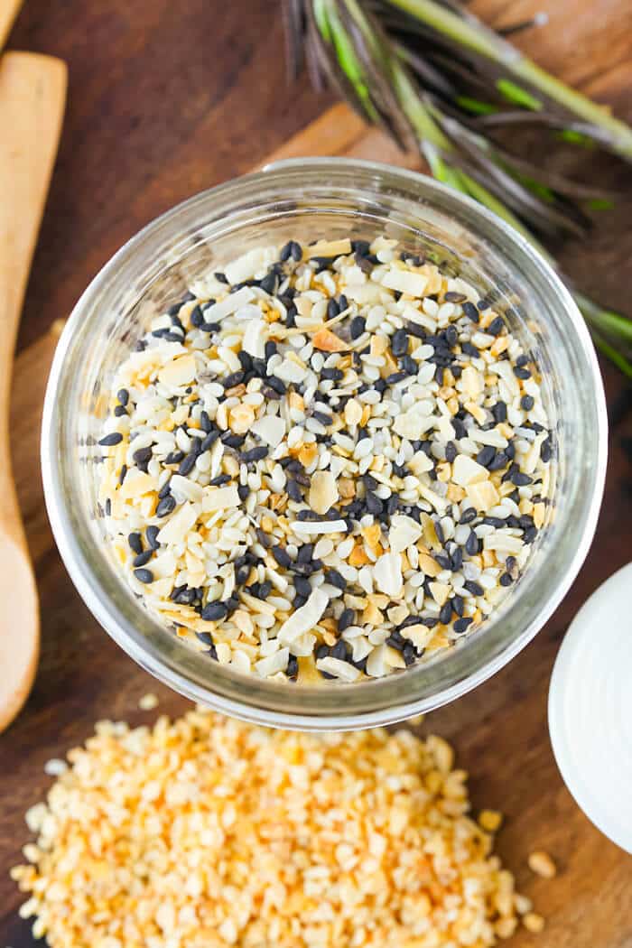 Everything bagel seasoning is a delicious seasoning blend to keep in your pantry for adding flavor to every meal (and snack!) of the day! EVERYTHING BAGEL SEASONINGS