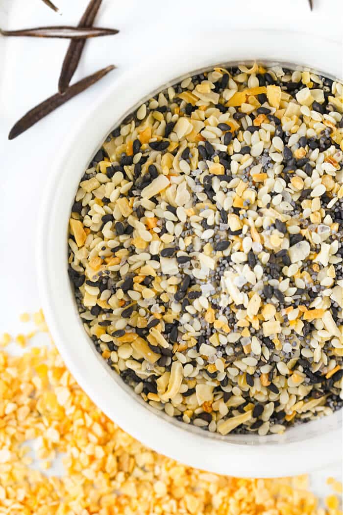 Everything bagel seasoning is a delicious seasoning blend to keep in your pantry for adding flavor to every meal (and snack!) of the day! EVERYTHING BUT THE BAGEL SEASONING