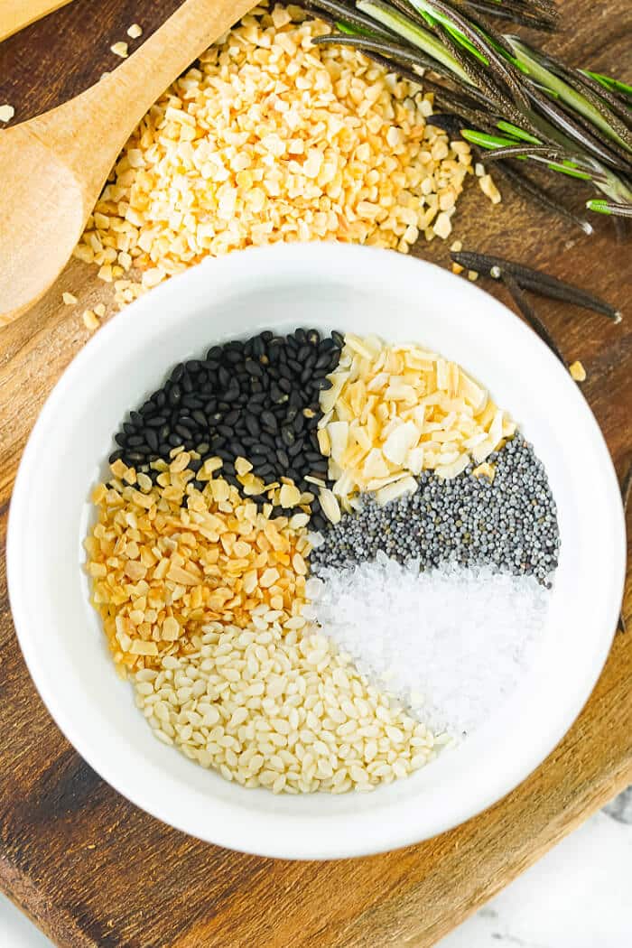 Everything bagel seasoning is a delicious seasoning blend to keep in your pantry for adding flavor to every meal (and snack!) of the day! EVERYTHING BUT THE BAGEL SEASONINGS