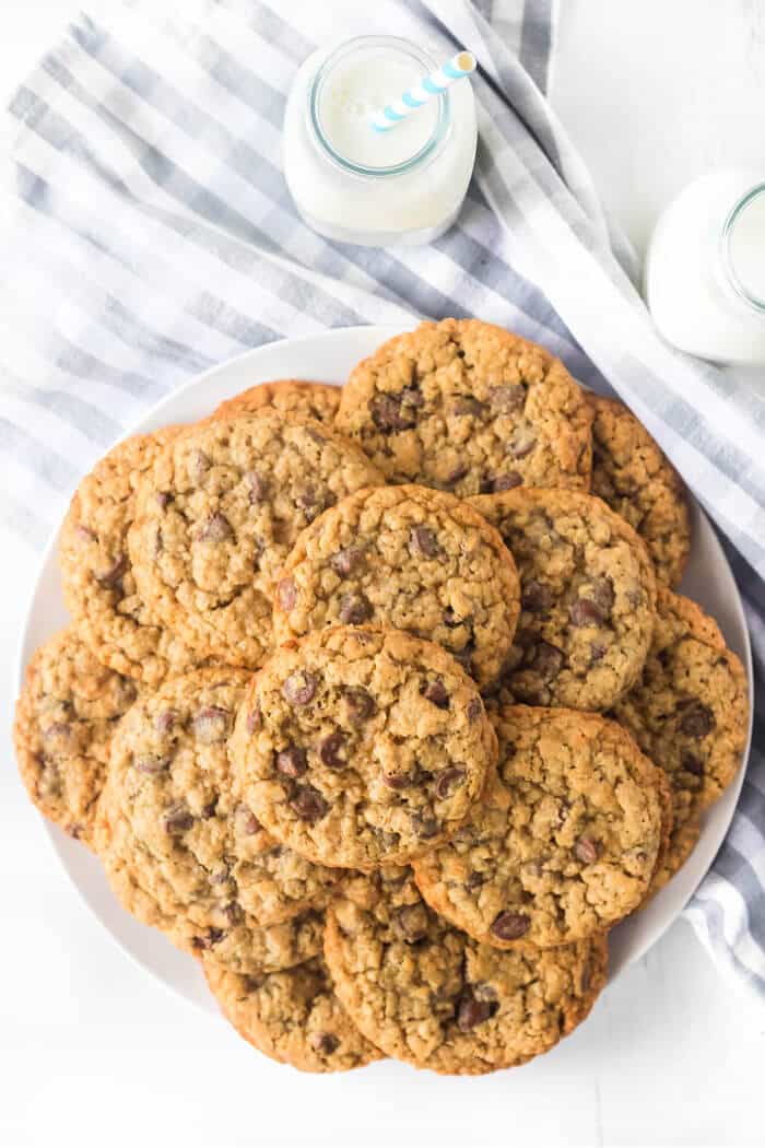 Chocolate chip and oatmeal cookies are wonderfully soft and chewy cookies made with quick oats and milk chocolate chips! OATMEAL AND CHOCOLATE CHIP COOKIES