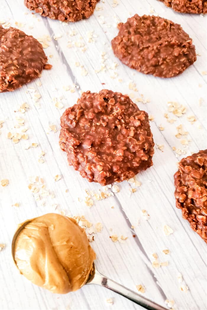 No bake cookies are a quick and easy recipe for a delicious cookie made with cocoa powder, milk, vanilla, peanut butter and quick oats! NO BAKE COOKIES PEANUT BUTTER