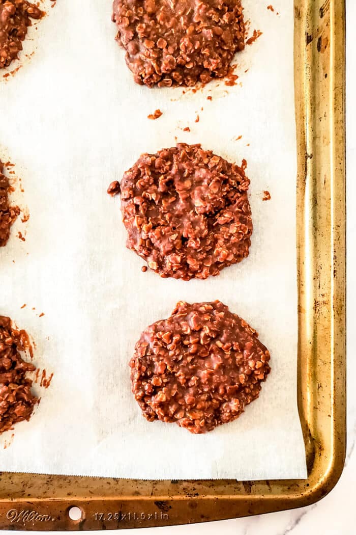 No bake cookies are a quick and easy recipe for a delicious cookie made with cocoa powder, milk, vanilla, peanut butter and quick oats! NO BAKE COOKIES RECIPE