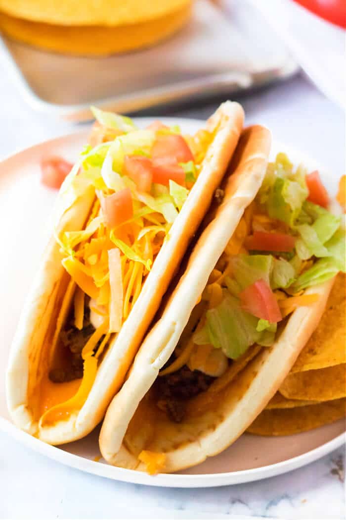 Cheesy Gordita crunch is a crunchy taco with a hard shell wrapped in a pita stuffed with beef, spicy ranch, lettuce, tomato, & more cheese! CHEESY GORDITA CRUNCH RECIPE