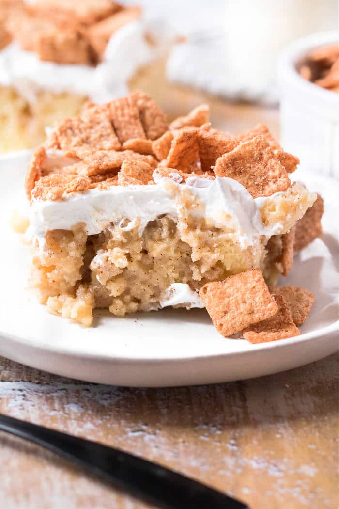 Cinnamon toast crunch poke cake combines cake mix, cinnamon, sweetened condensed milk, whipped topping & cinnamon toast crunch cereal! CINNAMON TOAST CRUNCH POKE CAKE